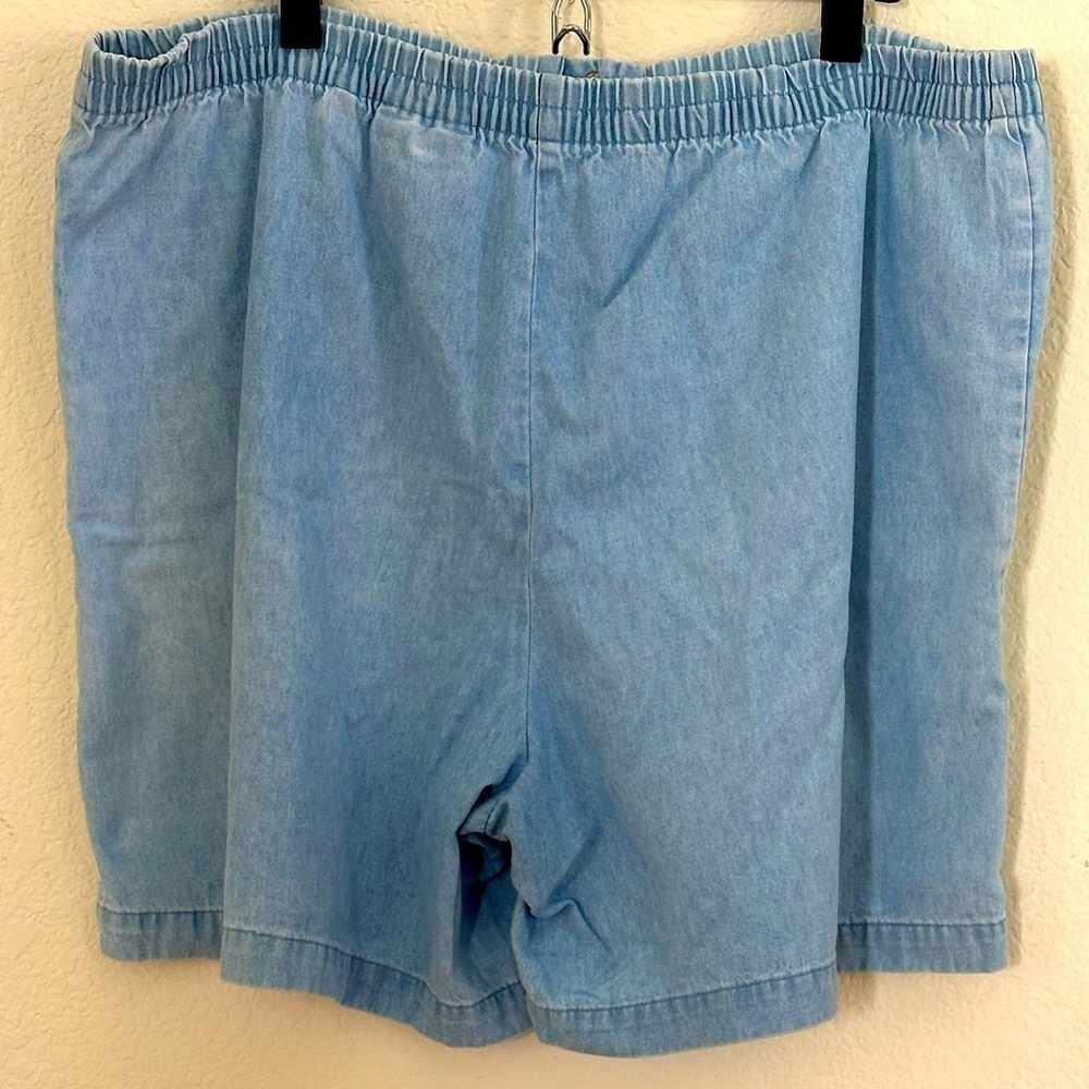 Karen Scott size 18 denim shorts. - Picture 4 of 6